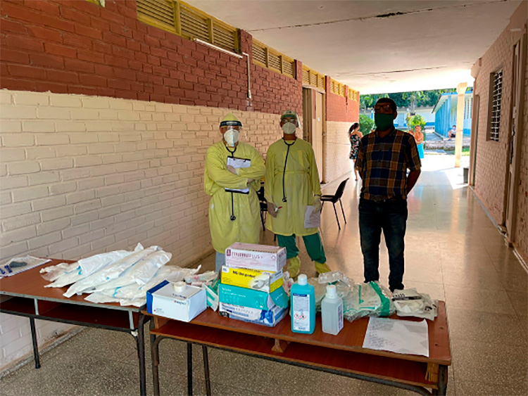 De Austria a Viñales, 14 bultos por la vida Donación entregada en el Centro para aislamientos de niñas y niños con COVID-19 en la Comunidad El Moncada, Viñales, Pinar del Río. / Foto: Ivón Deulofeu.