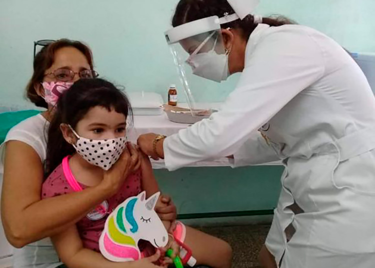 Nuestros 15N: Para la normalidad, la niñez, la nación Nuestros niños llegarán a las aulas vacunados; único país del mundo que podrá reiniciar las clases con sus hijos protegidos con vacunas hechas en el propio país.