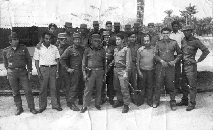 El capitán Pastorcito Combatientes que tomaron parte en la batalla de Cabinda, al centro, Pastor.