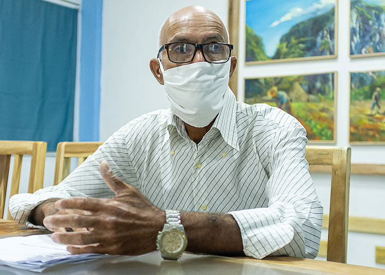 Una norma a favor de los suelos en Pinar el Río Leonel Benigno Hernández, jefe del departamento de Suelos de la Delegación Provincial de la Agricultura en Pinar del Río, enfatiza en la necesidad de elevar la percepción de riesgo en el uso agrícola de la tierra. / Foto: Jaliosky Ajete