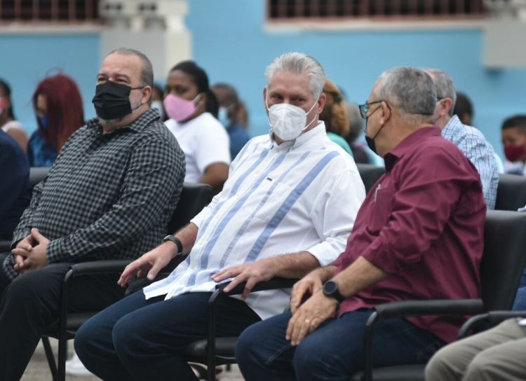 Asiste Díaz-Canel al acto central por reanudación del curso escolar Díaz-Canel, presidente de la República de Cuba en acto escolar