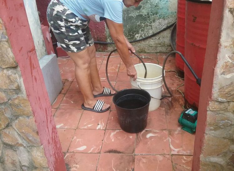 Los caminos del agua en Pinar del Río Muchas veces, la poca presión del agua dificulta el llenado total de los reservorios.