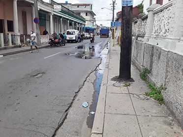 Los caminos del agua en Pinar del Río El desordenado crecimiento poblacional y el mal estado de las redes contribuyen a que los salideros sean cada vez más frecuentes.