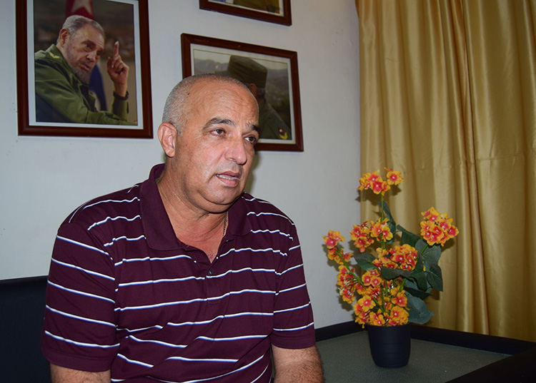 Premiar el humanismo en Pinar del Río El doctor Juan Manuel Lemus Quintana, rector de la UCM asegura que los premios y reconocimientos con los que ha sido distinguida la institución, se deben al resultado del trabajo de estudiantes y profesores / Foto: Januar Valdés Barrios
