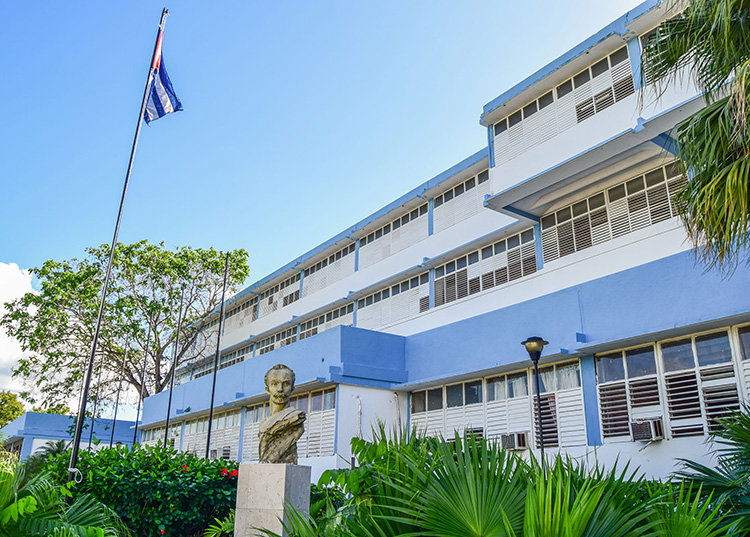 Premiar el humanismo en Pinar del Río En la Universidad de Ciencias Médicas de Pinar del Río tendrá lugar el acto provincial por el triunfo de la Revolución / Foto: Januar Valdés Barrios