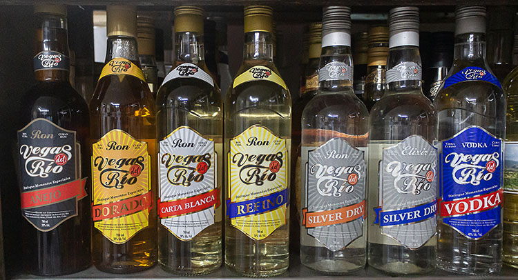 Francisco Javier de Pinar de Río, uno de los nueve maestros roneros Bebidas Vegas del Río