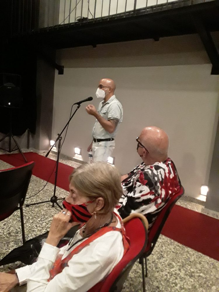En el diálogo con la viceprimera ministra Inés María Chapman, los artistas vueltabajeros insisten en que el Ministerio de Educación y el Ministerio de Cultura deben proyectar líneas de trabajo en conjunto, en pos de defender la cultura.