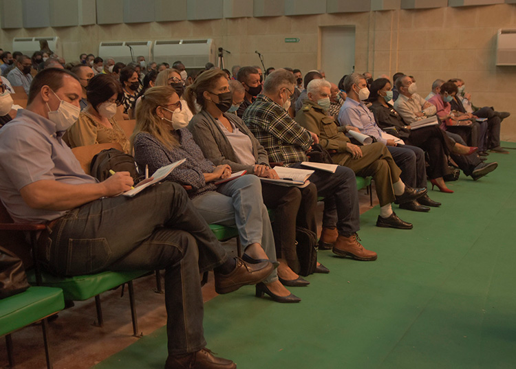 Concluyó visita gubernamental a Pinar del Río Titulares de varios ramos, participaron en la visita gubernamental que llegó hasta más de un centenar de centros productivos y de servicios y a 13 comunidades de Pinar del Río / Foto: Pedro Paredes Hernánde