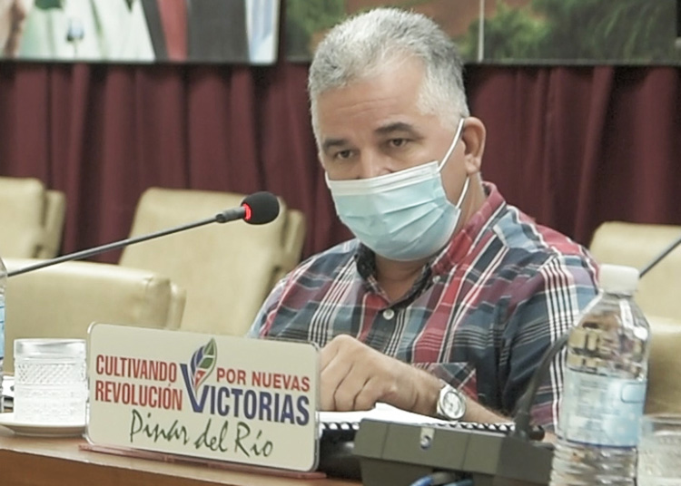 Urge crecer más allá de lo planificado en Pinar del Río Rubén Ramos, gobernador de Pinar del Río, llamó a incrementar las producciones, los bienes y servicios