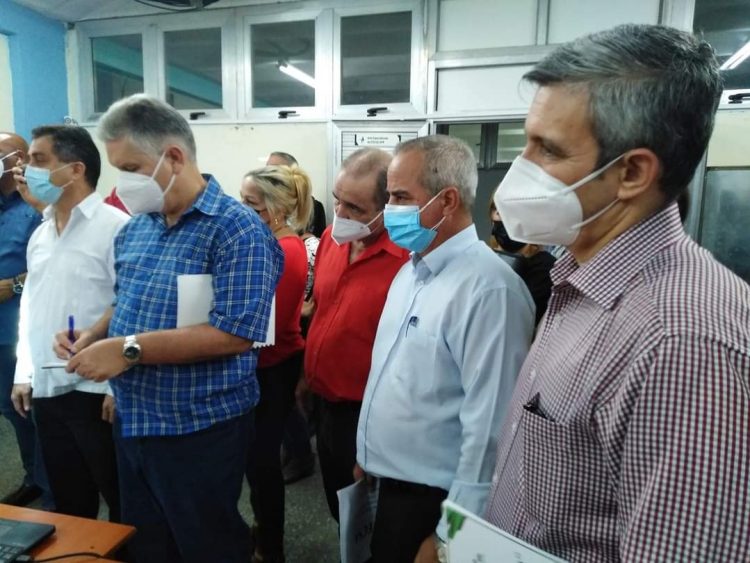 Diaz Canel visita aula especializada de la UPR donde conoce los nuevos prototipos de ciudad inteligente