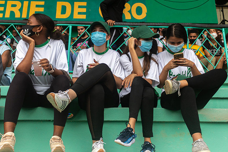 Público en los estadios: empezar bien para acabar bien juego de beisbol pinar del rio fans 2