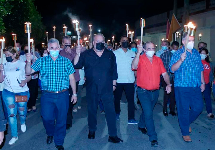 Minuto a minuto: Díaz Canel en visita gubernamental a Pinar del Río El Primer Ministro Manuel Marrero Cruz encabezó la Marcha de las Antorchas en la provincia