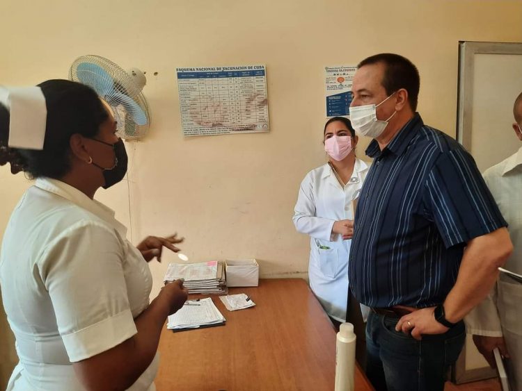 El ministro de salud José Ángel Portal Miranda visita el Policlínico Ernesto  Guevara de la Serna del municipio de Sandino