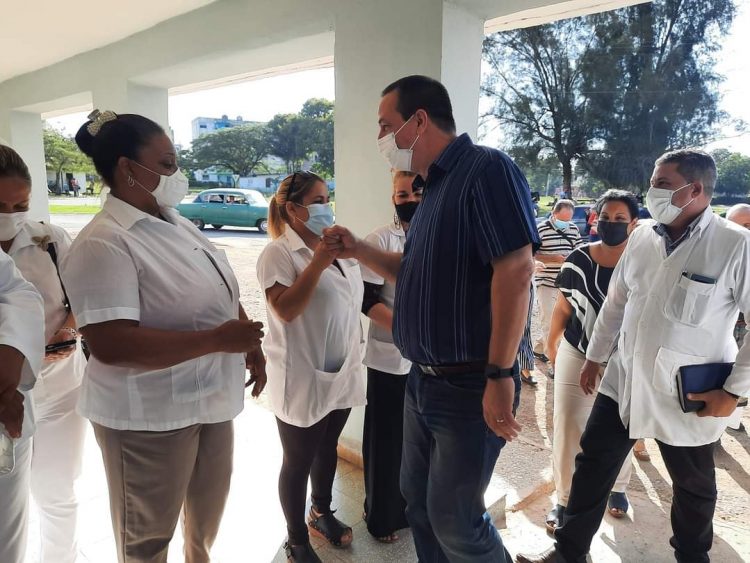 El ministro de salud José Ángel Portal Miranda visita el Policlínico Ernesto  Guevara de la Serna del municipio de Sandino