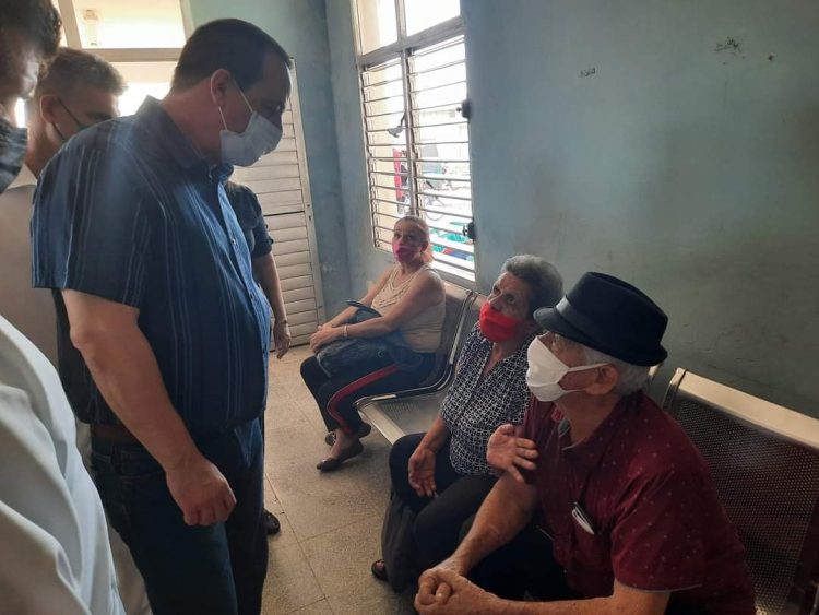El ministro de salud José Ángel Portal Miranda visita el Policlínico Ernesto  Guevara de la Serna del municipio de Sandino