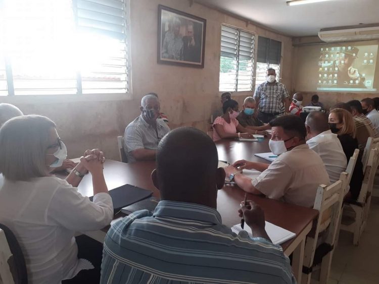 La Viceministra Primera de Transporte en Cuba, Marta Oramas Rivero, se interesó por el funcionamiento integral del territorio. 