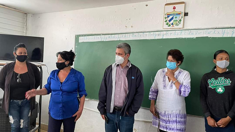 Minuto a minuto: Díaz Canel en visita gubernamental a Pinar del Río Visita del viceprimer ministro Jorge Luis Perdomo Di-Lella junto a la Ministra de Educación Ana Elsa Velázquez Cobiella