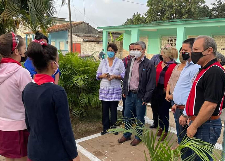 Visita del viceprimer ministro Jorge Luis Perdomo Di-Lella junto a la Ministra de Educación Ana Elsa Velázquez Cobiella