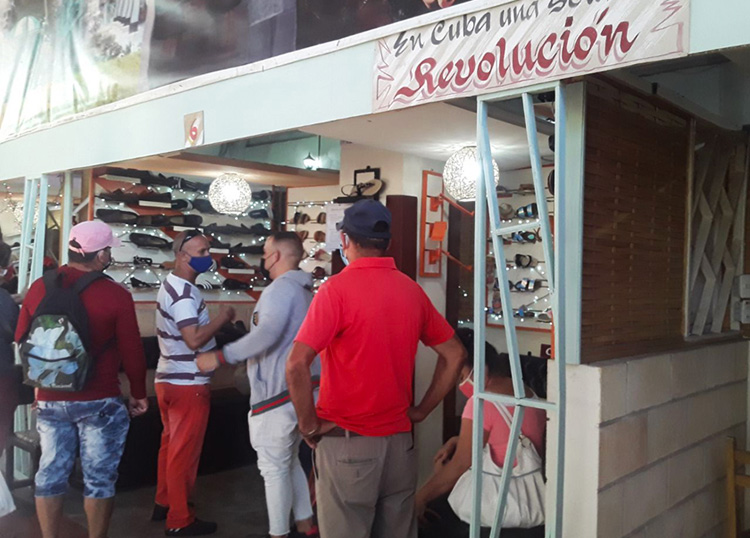 Resumen del informe a la Asamblea Provincial del Partido en Pinar del Río Cuentapropistas en Pinar del Río