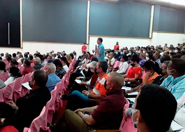 Minuto a minuto: Sesionó asamblea provincial del Partido en Pinar del Río Luis Enrique Valdés, director de la Empresa de Acopio y Beneficio de Tabaco Hermanos Saíz