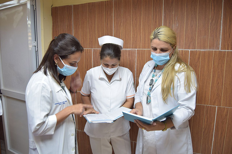 Una consulta por la vida en Pinar del Río doctoras 2