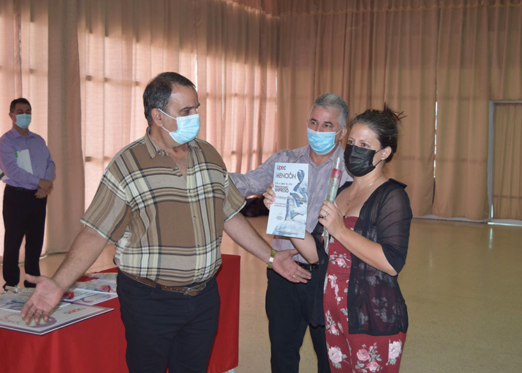 Entrega la Upec en Pinar del Río premios por la obra de la vida y del año Entrega la Upec premios por la obra de la vida y del año