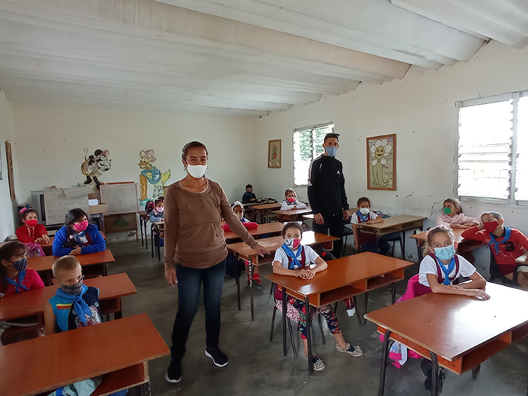 Marzo será septiembre en Pinar del Río Empezar la próxima semana con los conocimientos vencidos ha sido el propósito de los maestros de la “Leonor Pérez Cabrera” en Punta de la Sierra