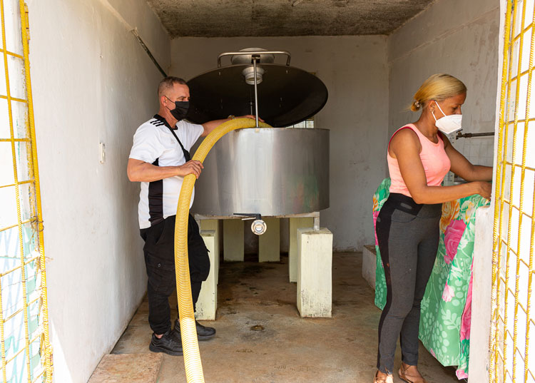 Fomenta empresa ganadera en Pinar del Río importante proyecto colaborativo Aunque no es un volumen representativo en la provincia, hasta el pasado mes de febrero la UEB cumplía su plan de entrega de leche