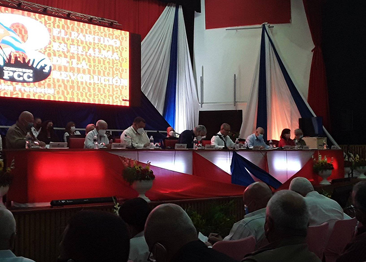 Minuto a minuto: Sesionó asamblea provincial del Partido en Pinar del Río Sobre la producción tabacalera, Rogelio Ortúzar, productor de la CCS 26 de Julio de Consolación del Sur, se refirió a lograr mejorar la calidad y los rendimientos de la hoja de acuerdo con lo establecido y no dejar el beneficio de un año para otro.