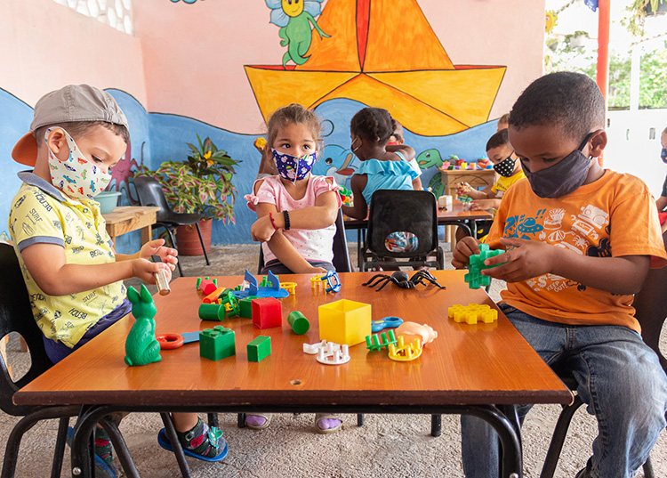 En Pinar del Río, transformar el barrio desde el corazón La casita infantil constituye una posibilidad para que las madres del “Celia Sánchez” puedan vincularse al trabajo / Foto: Jaliosky Ajete Rabeiro