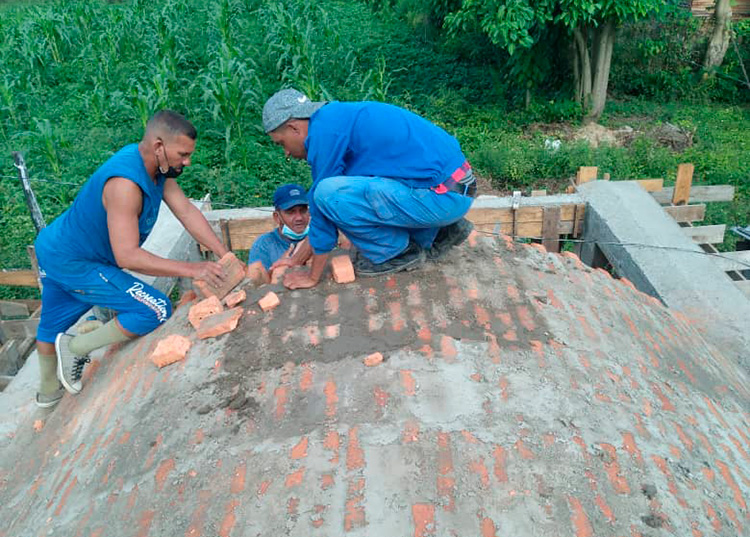 Alternativas vemos en Pinar del Río, resultados soñamos El elemento principal utilizado fue el ladrillo macizo, de masa homogénea, o sea, que lleva más cocción, no es un ladrillo labiado