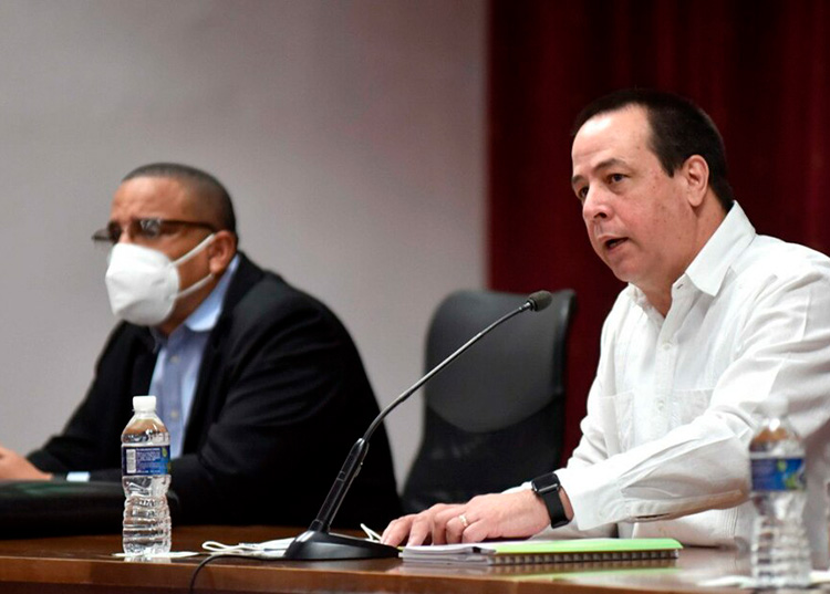 Reconocen desempeño de trabajadores de la salud en el enfrentamiento a la COVID-19 José Angel Portal Miranda, ministro de Salud Pública