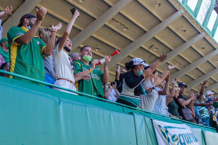 Pinar del Río está en los play off: el 25 se rompe el corojo gradas beisbol vegueros beisbol
