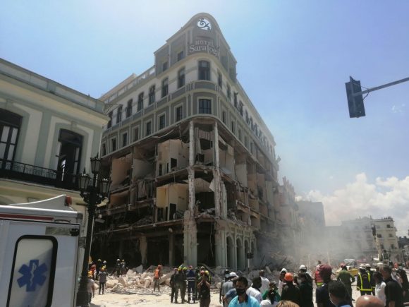 Fuerte explosión en el hotel Saratoga de La Habana provoca numerosas víctimas Tras explosión en hotel Saratoga, en La Habana. Foto: Andy Jorge Blanco/Cubadebate.