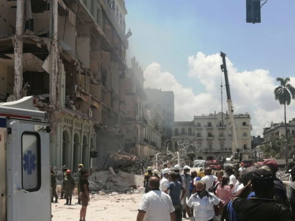 Fuerte explosión en el hotel Saratoga de La Habana provoca numerosas víctimas Tras explosión en hotel Saratoga, en La Habana. Foto: Andy Jorge Blanco/Cubadebate.