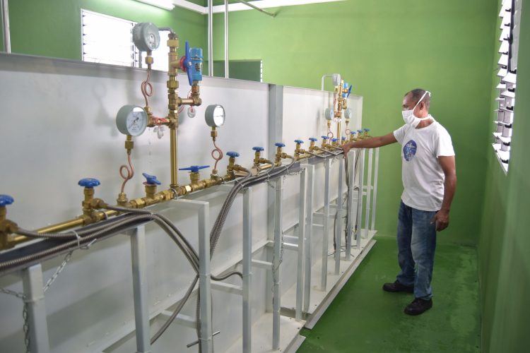 Puesta en marcha planta de oxígeno del “Abel Santamaría” en Pinar del Río Con tecnología China y un monto de inversión total que supera los 15 millones de pesos, la instalación de la planta dará al hospital autonomía.