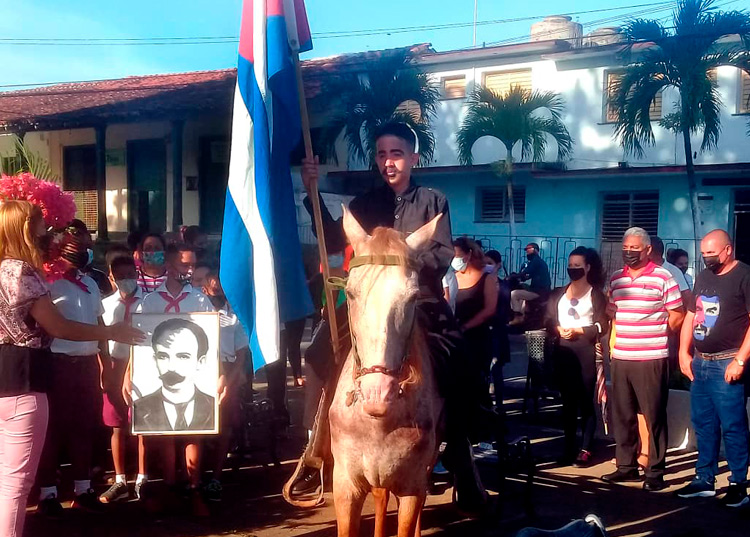 Hoy, como entonces, la presencia de Martí Martí en La Palma al clamor de los pioneros, de cara al sol.