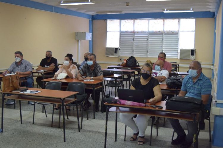 Se prepara a educadores en Pinar del Río para el próximo curso escolar Seminario de preparación
