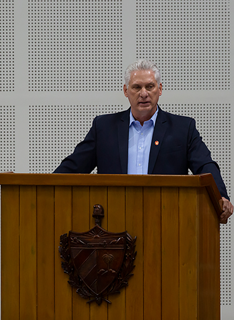 Díaz-Canel en la Asamblea Nacional: Ni nos rendimos ni nos dejamos vencer En sus palabras, Díaz- Canel reconoció a la Cumbre de los Pueblos, “una verdadera cumbre. Foto: Ismael Francisco/Cubadebate.