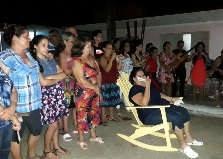 Doña Bárbara: ahora más allá de la ficción En medio de la calle y rodeada de pueblo, la reina de la noche vivió a plenitud la emoción.