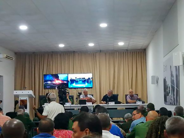 Base de Supertanqueros de Matanzas: Se trabaja sin descanso para controlar el incendio (Minuto a minuto) Reunión de chequeo presidida por el presidente Díaz-Canel. Foto: Andy Jorge Blanco/Cubadebate