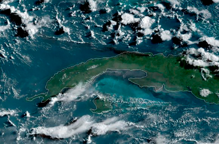 Se extiende incendio de grandes proporciones en Matanzas con decenas de lesionados (Minuto a minuto) Capta imagen del satélite columna de humos que llega a La Habana