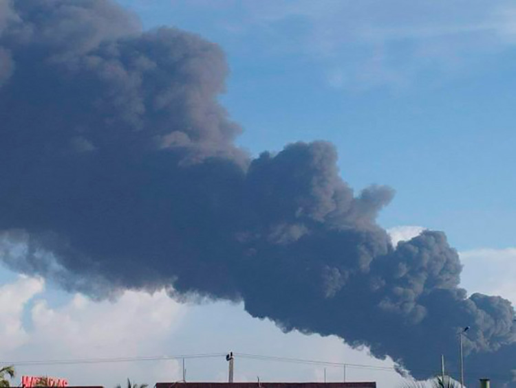 Se extiende incendio de grandes proporciones en Matanzas con decenas de lesionados (Minuto a minuto) Foto: Yanet Peña Acosta/Tv Yumuri.