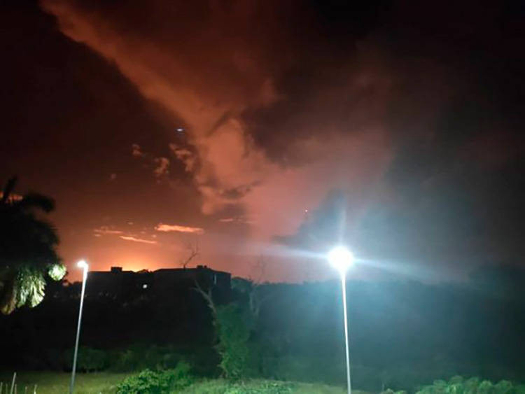 Base de Supertanqueros de Matanzas: Se trabaja sin descanso para controlar el incendio (Minuto a minuto) Incendio Matanzas