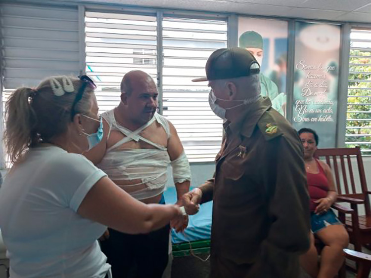 Se extiende incendio de grandes proporciones en Matanzas con decenas de lesionados (Minuto a minuto) 18:33 - Ramiro Valdés visita a pacientes lesionados en el incendio