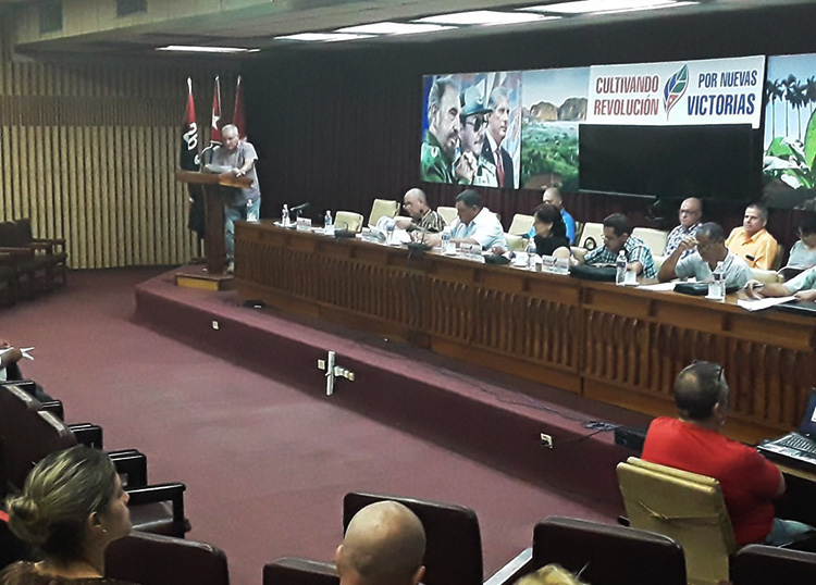 Chequean en Pinar del Río aspectos relacionados con la agricultura (Minuto a minuto) La campaña 2022-2023 prevé iniciar el 20 de octubre y aspiran a llegar a una cifra superior a 1.44 toneladas por hectárea.