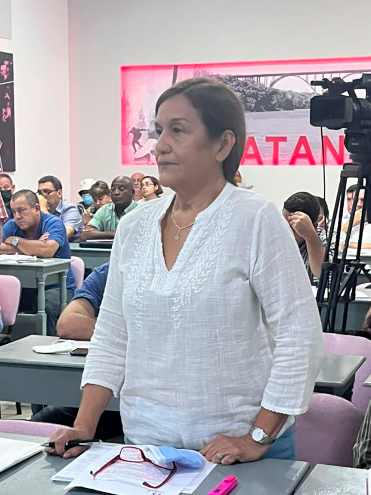 Base de Supertanqueros de Matanzas: Se trabaja sin descanso para controlar el incendio (Minuto a minuto) La titular del CITMA, Elba Rosa Pérez Montoya, informó que las condiciones meteorológicas favorecen que sobre el sector norte de las provincias de Matanzas, Mayabeque y La Habana sigan corriendo nubes de humo. / Foto: Presidencia/Twitter