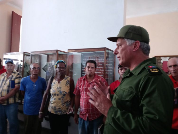 Recorre Díaz-Canel sitios afectados en Pinar del Río por Ian 