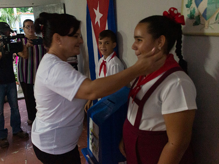 Participa, tu voto cuenta Yamile Ramos saluda a pioneros