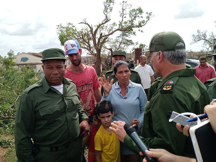Recorre Díaz-Canel sitios afectados en Pinar del Río por Ian Recorre Díaz-Canel sitios afectados en Pinar del Río por Ian